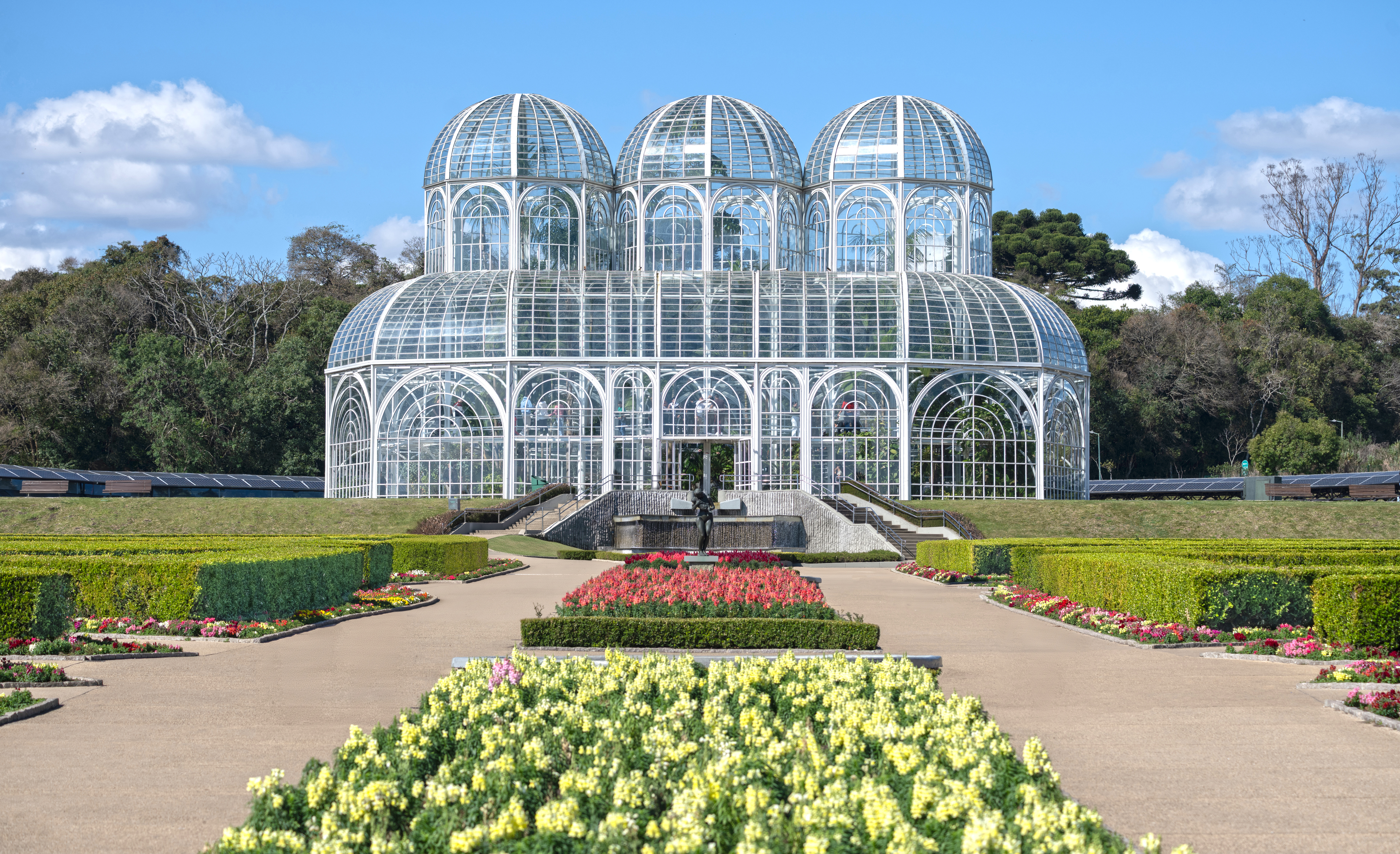 The greenhouse of the Jardim Botânico in Curitiba, Brazil — the Paraná capital where the São Braz daycare hostage crisis unfolded in October 2026