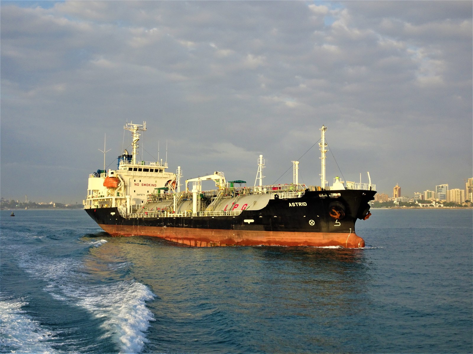 A tanker underway in the Indian Ocean — DF Peak shadow fleet tanker file photo