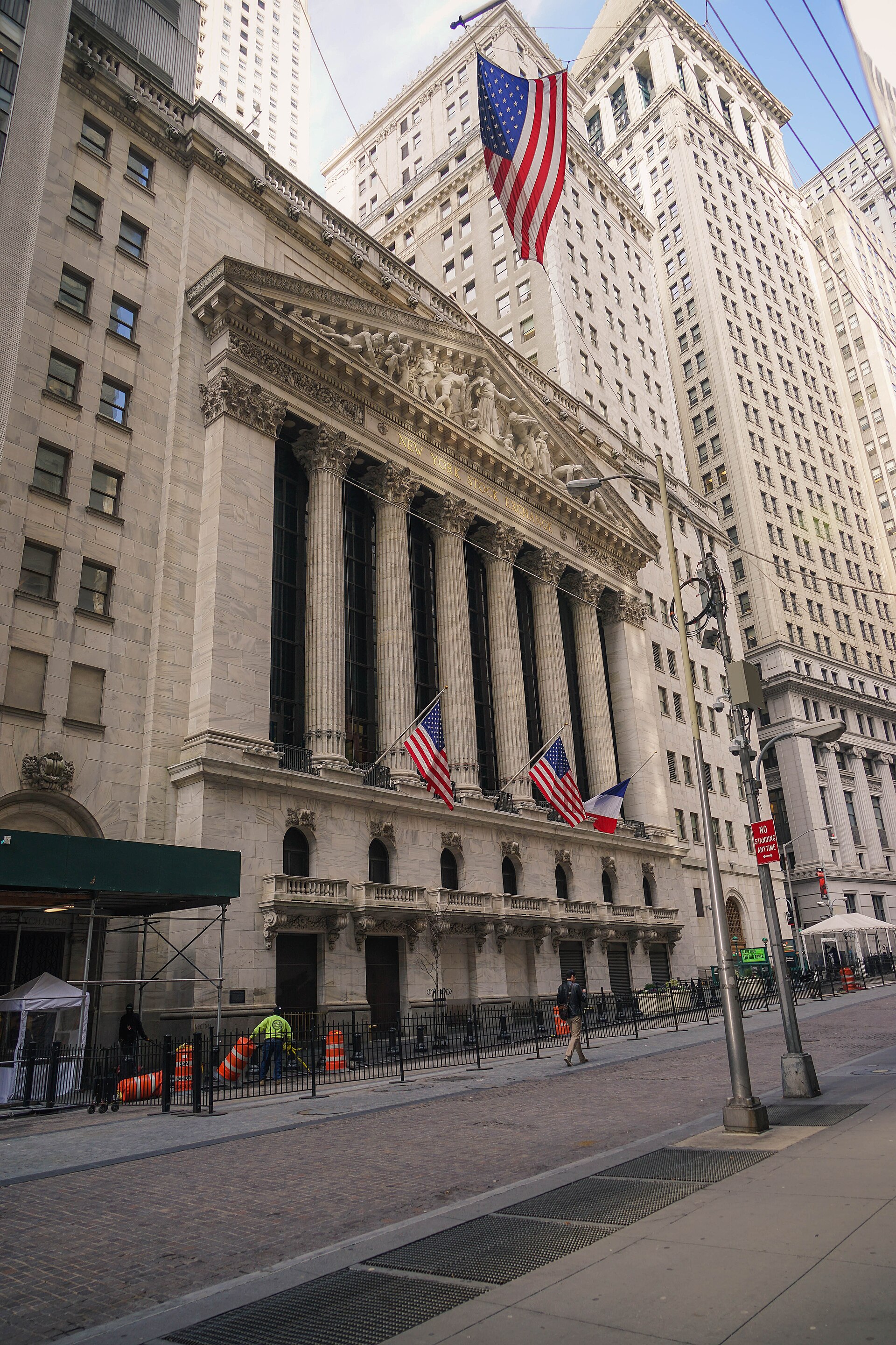 New York Stock Exchange facade on Wall Street — bank earnings today and earnings season October 2026