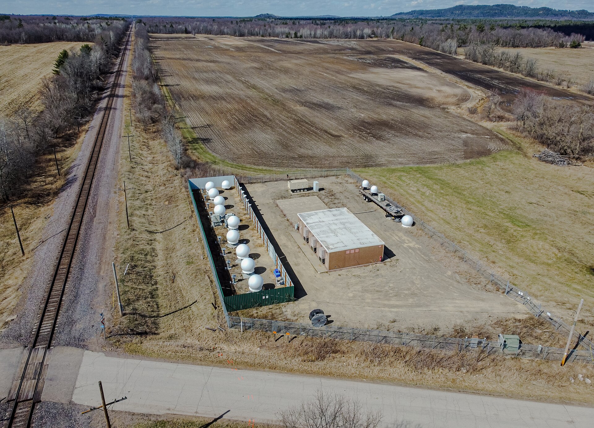 Aerial view of a Starlink ground station with rows of white satellite antennas, of the kind targeted in the Poland Starlink fire
