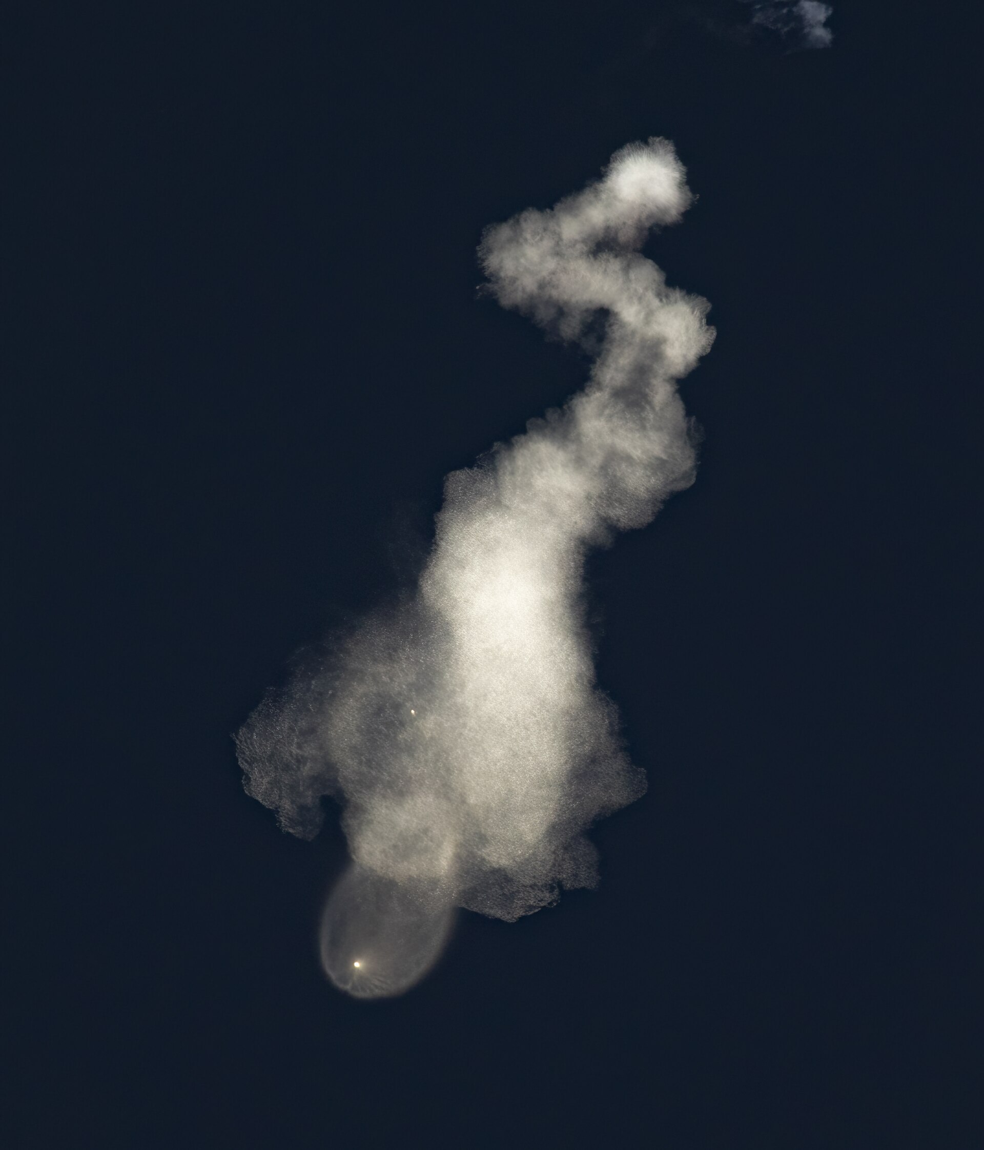 Jellyfish effect over a SpaceX Falcon 9 during the CRS-25 cargo launch — space jellyfish phenomenon file photo