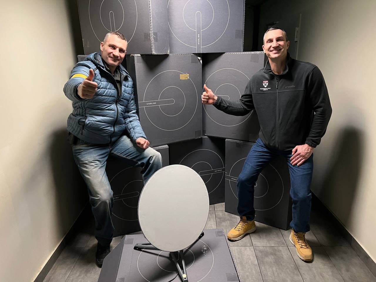 Kyiv mayor Vitali Klitschko and Wladimir Klitschko with a Starlink user terminal and stacked Starlink boxes in Kyiv, Starlink speed limit Ukraine
