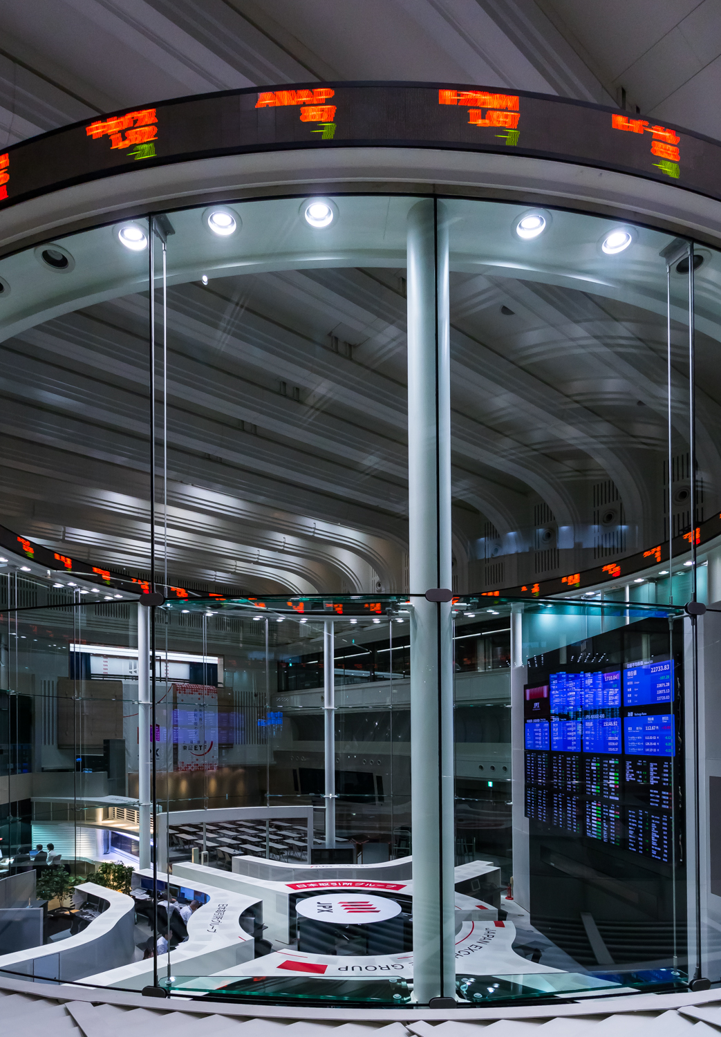 The main room of the Tokyo Stock Exchange