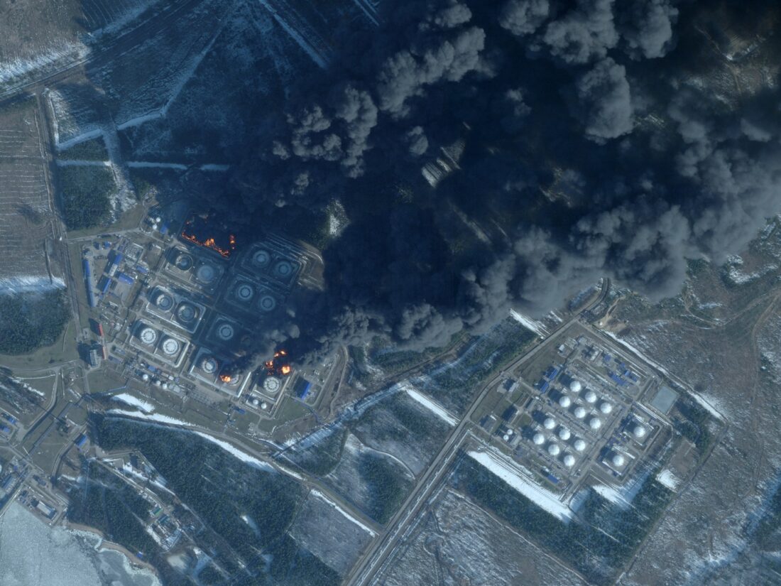 Fire at Russian energy infrastructure illustrating the Trump Zelensky refinery strikes dispute