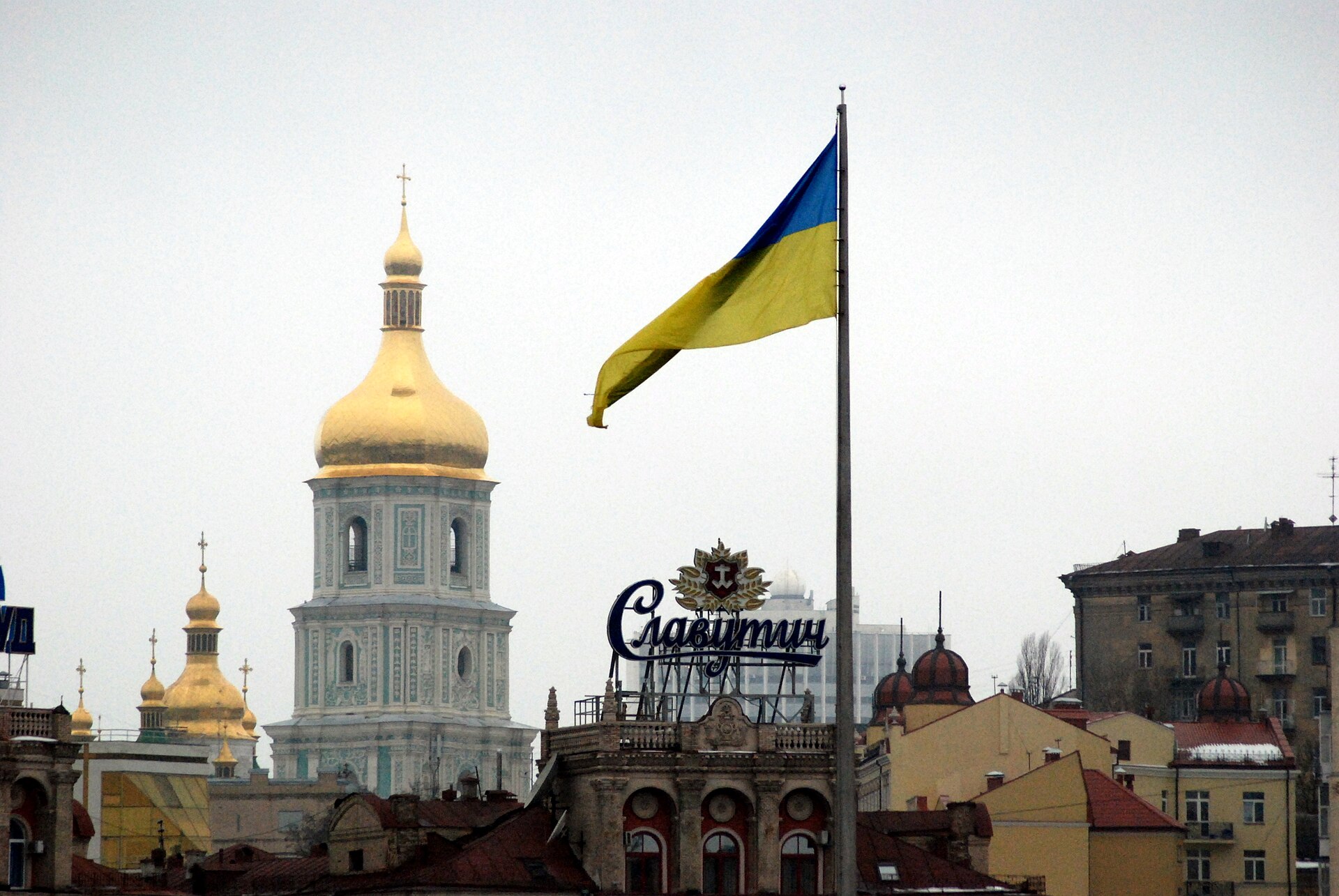 Ukrainian flag over Maidan Nezalezhnosti in Kyiv, where air raid alerts sounded only after explosions during the overnight ballistic missile attack