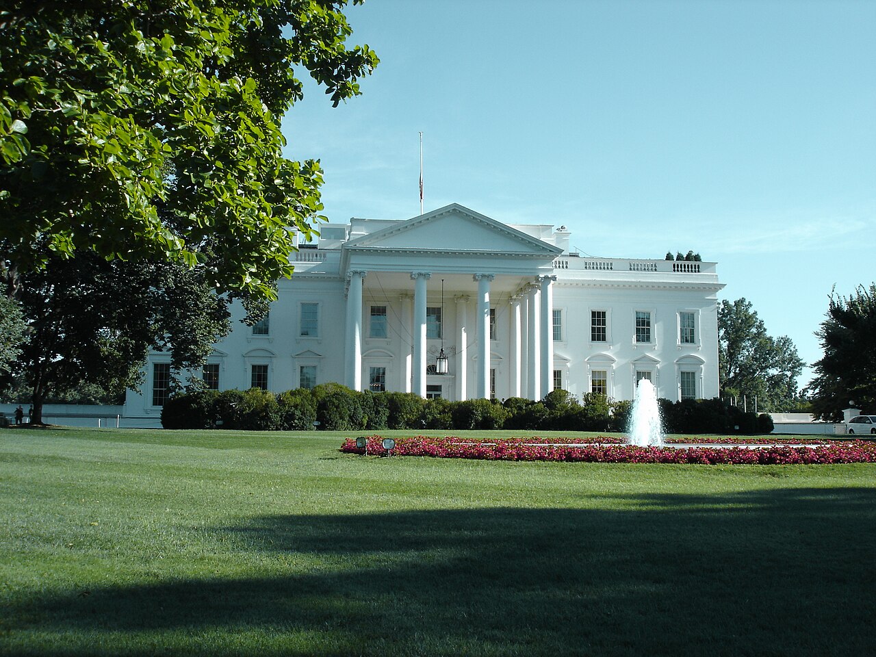 White House exterior after the AI incident reporting mandate became mandatory for US AI companies