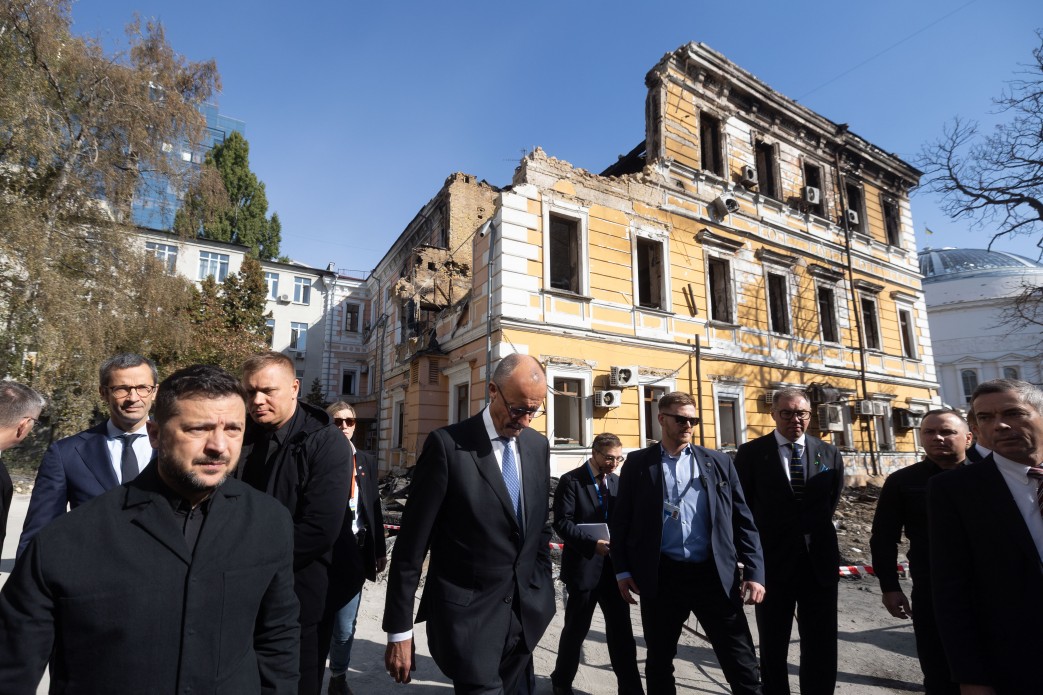 Volodymyr Zelenskyy and German Chancellor Friedrich Merz in Kyiv as Europe joins Ukraine US talks push
