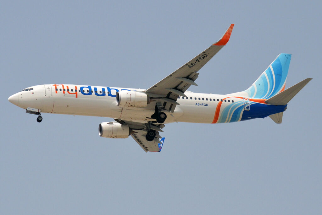 A Flydubai Boeing 737 in flight — the flydubai co-pilot Australia probe follows the FZ1073 cockpit attack on the Dubai to Tel Aviv route
