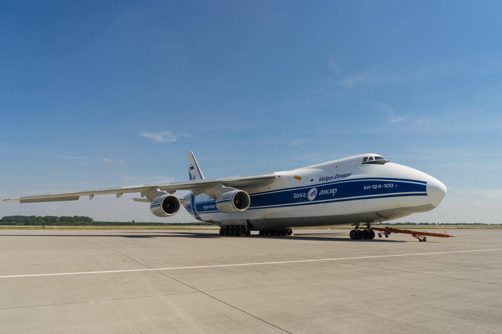 Antonov An-124 cargo aircraft on the apron at Leipzig/Halle Airport — Leipzig airport security breach