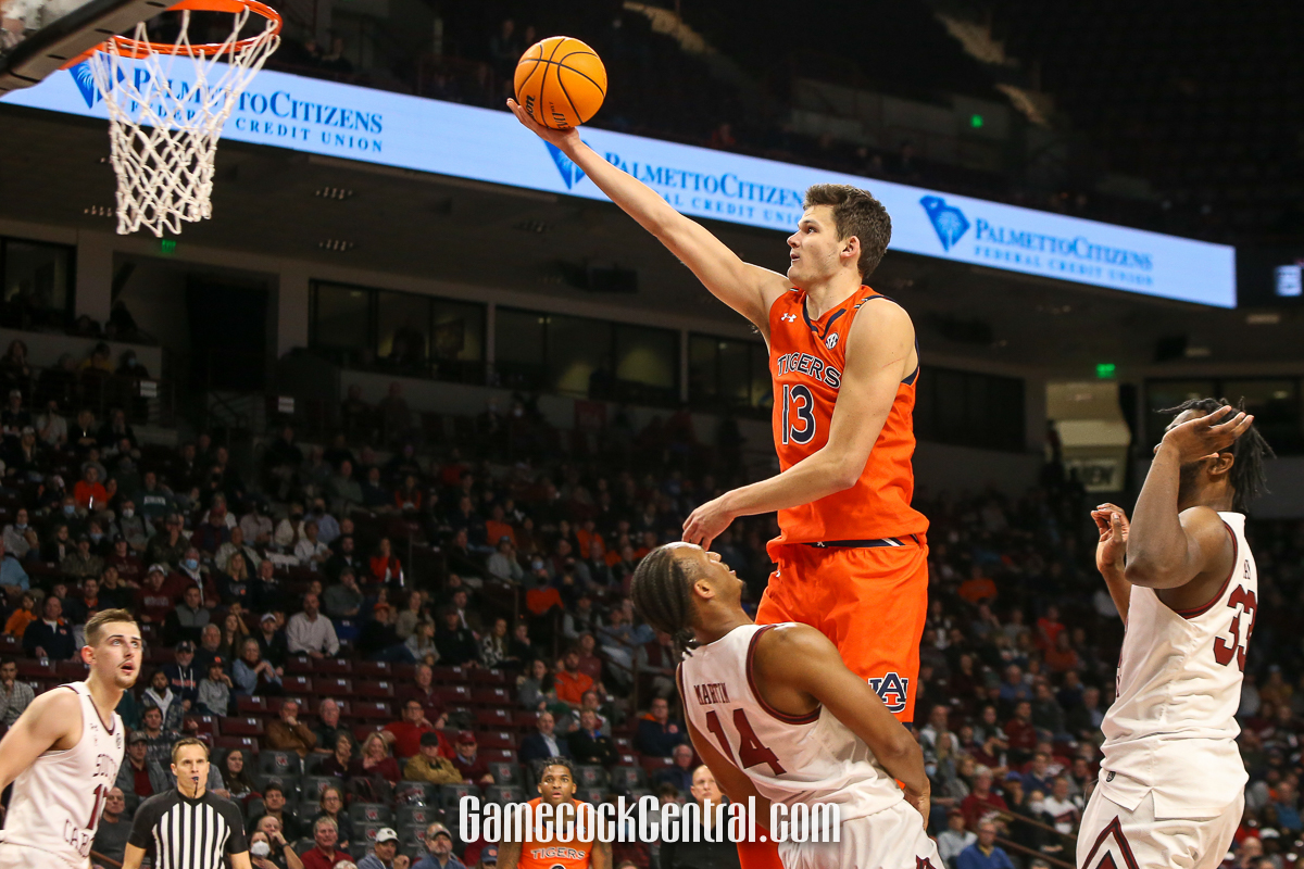 Walker Kessler Lakers debut perfect shooting, pictured dunking for Auburn in 2022