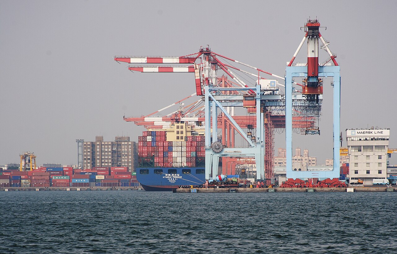 A shipping container at Kaohsiung harbour in Taiwan, the kind of export route targeted by Taiwan AI chip smuggling criminal penalties