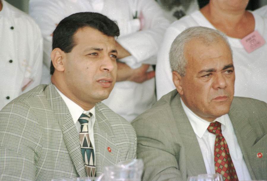 Mohammed Dahlan (left) in 1996 during Yasser Arafat's first visit to Israel