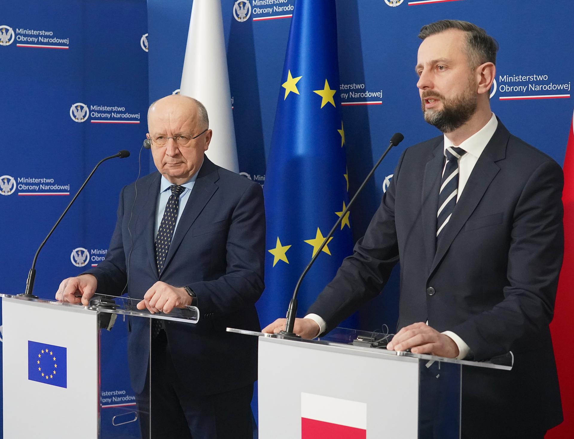 Defence Commissioner Andrius Kubilius with Polish Defence Minister Władysław Kosiniak-Kamysz at a press conference in Warsaw on April 2, 2025