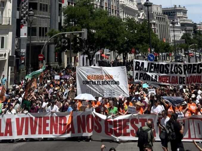 Housing protesters in Spain march with tenants' union banners amid the 2026 housing crisis