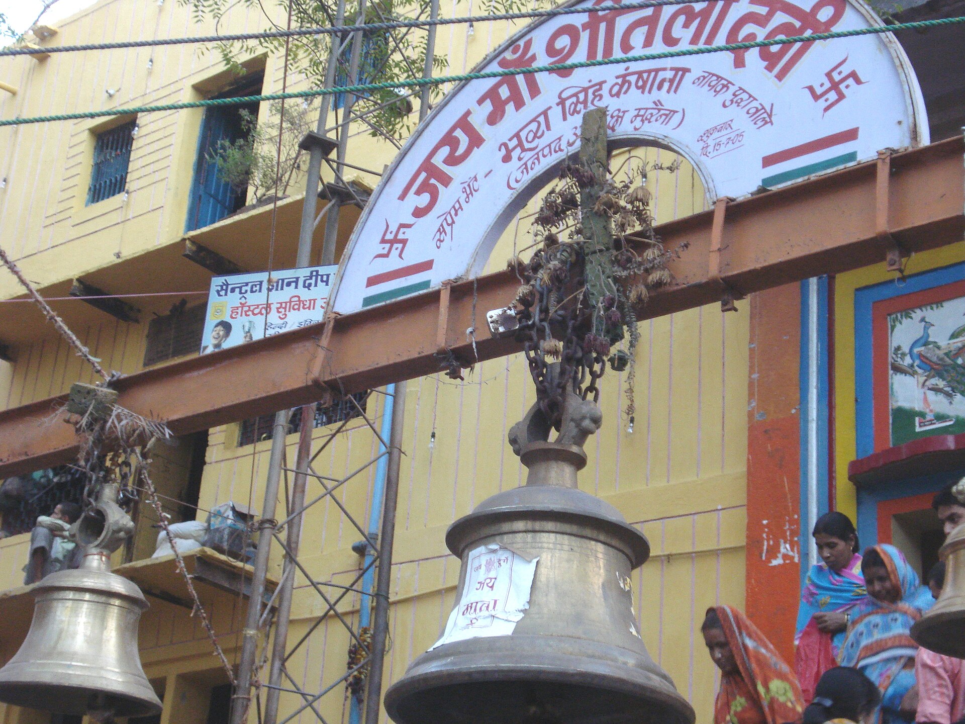 Approach to Sheetla Mata Temple Gwalior where devotees were struck — Gwalior truck accident