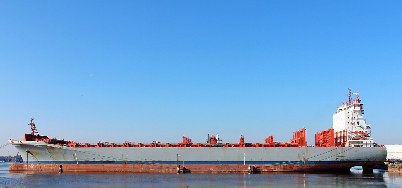 Commercial container vessel illustrating Red Sea shipping exposed to Yemen war risk