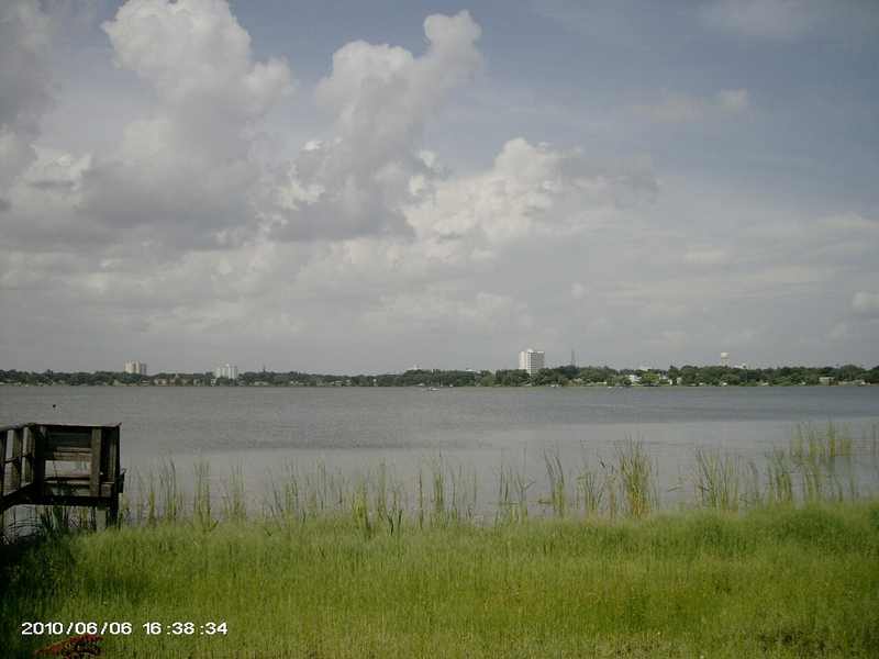 Winter Haven Florida skyline and lake near the community affected by the fatal school bus crash