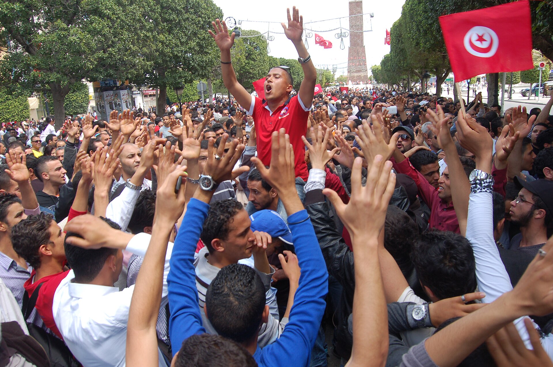 Protesters on Avenue Habib Bourguiba in Tunis