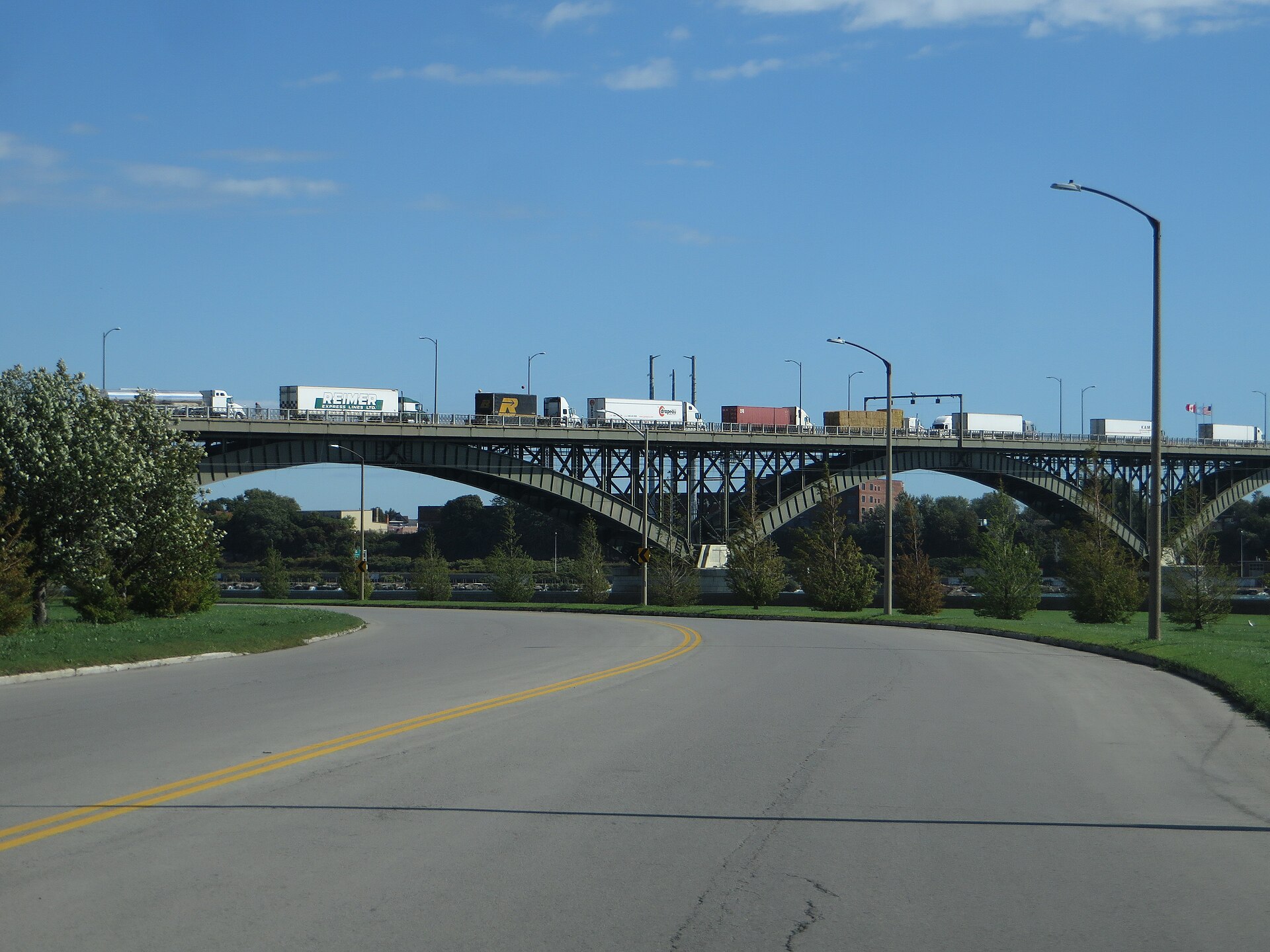 Trump lifts Canada tariffs — trucks crossing the Peace Bridge between Buffalo, New York and Fort Erie, Ontario
