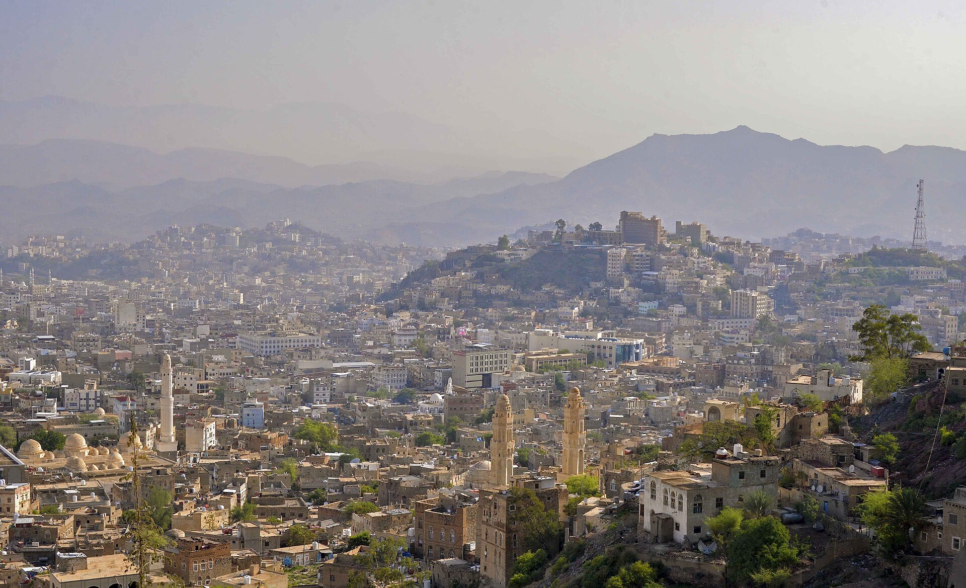 The city of Taiz in Yemen, a long-contested city where fighting imperils aid deliveries — Yemen fighting cuts off aid 800000