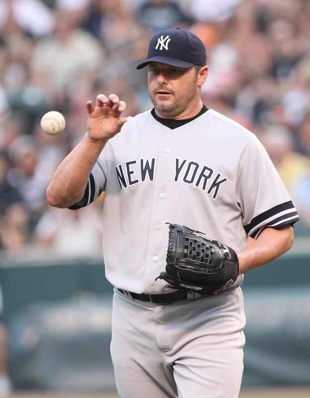 Roger Clemens pitching for the New York Yankees in 2007