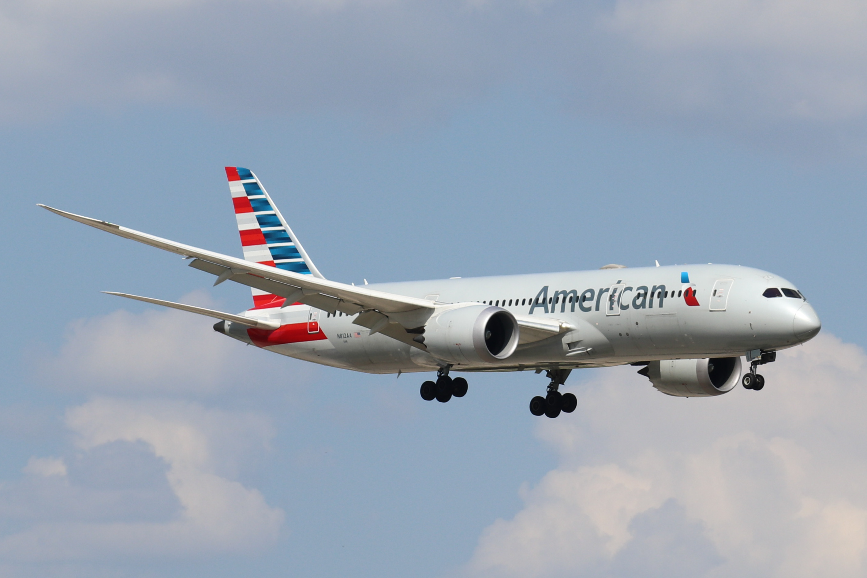 American Airlines Boeing 787 arriving at Dallas — American Airlines 2026 loss forecast