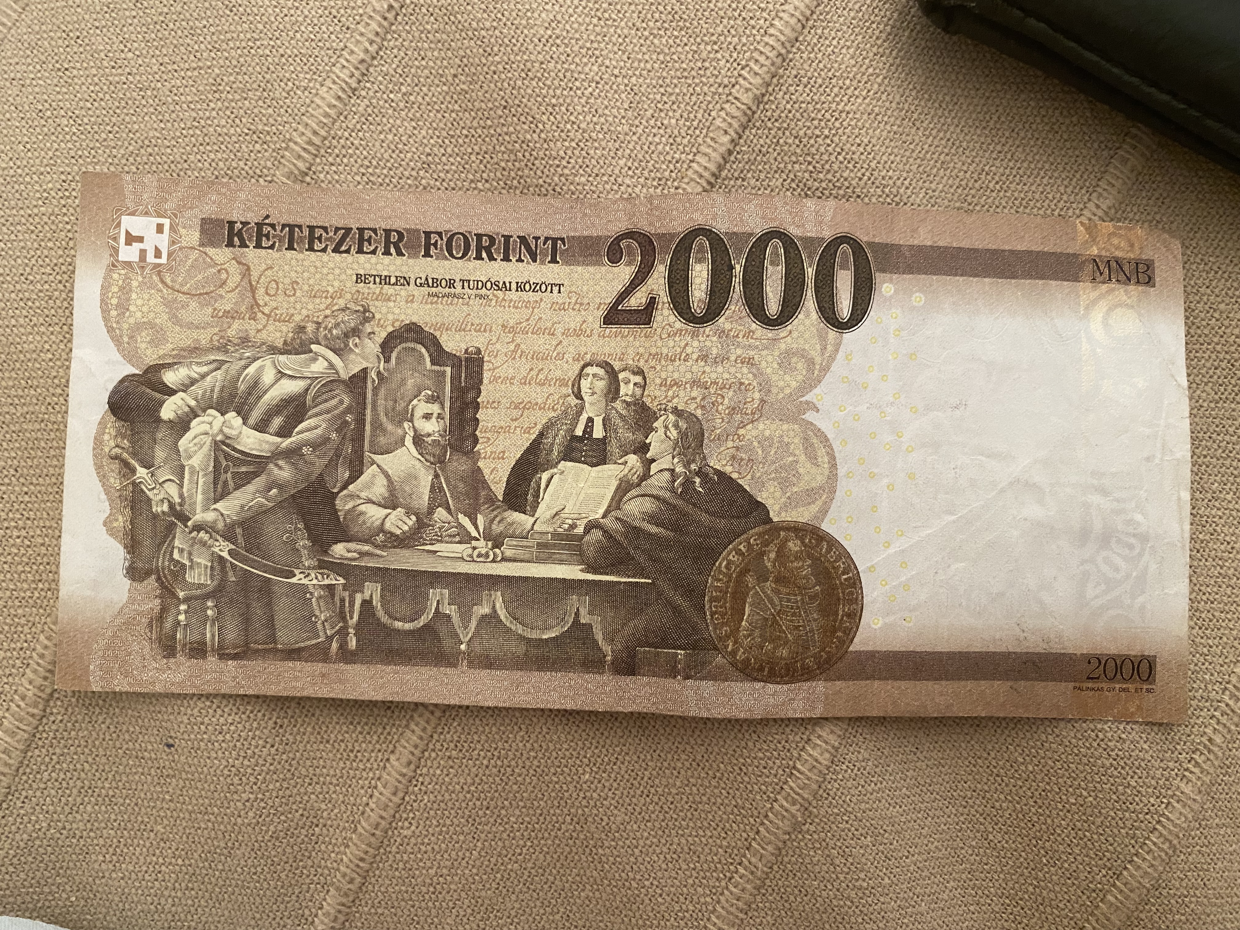 Hungarian National Bank foundations scandal — a 2000 Hungarian forint banknote, reverse side