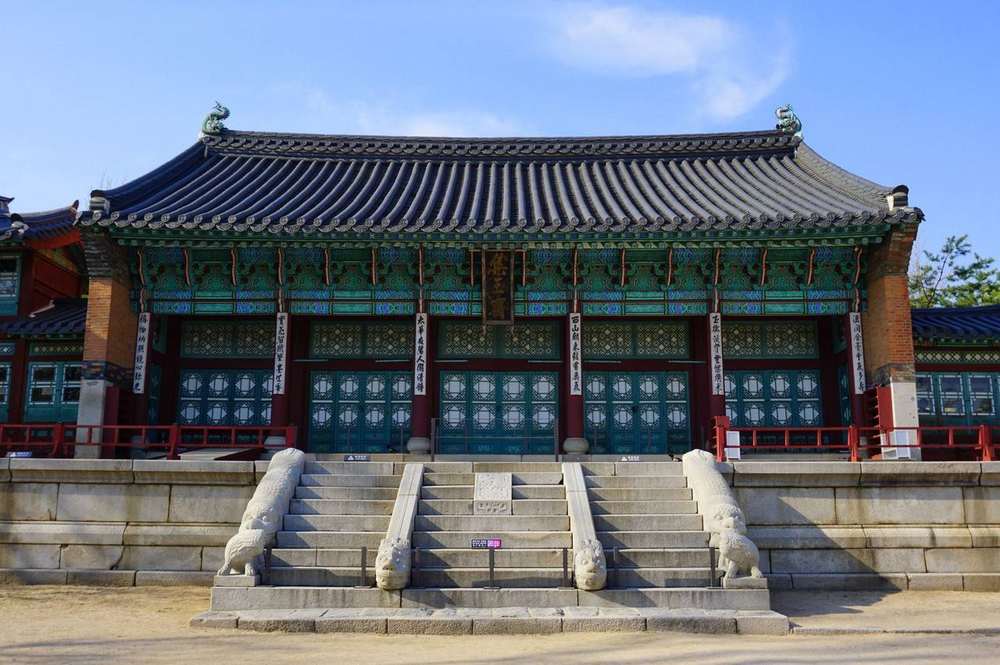 Gyeongbokgung Palace in Seoul, South Korea — Seoul summoned Ukraine's ambassador Andrii Vieshkin on September 28, 2026 to protest the secret North Korean POW transfer disclosure