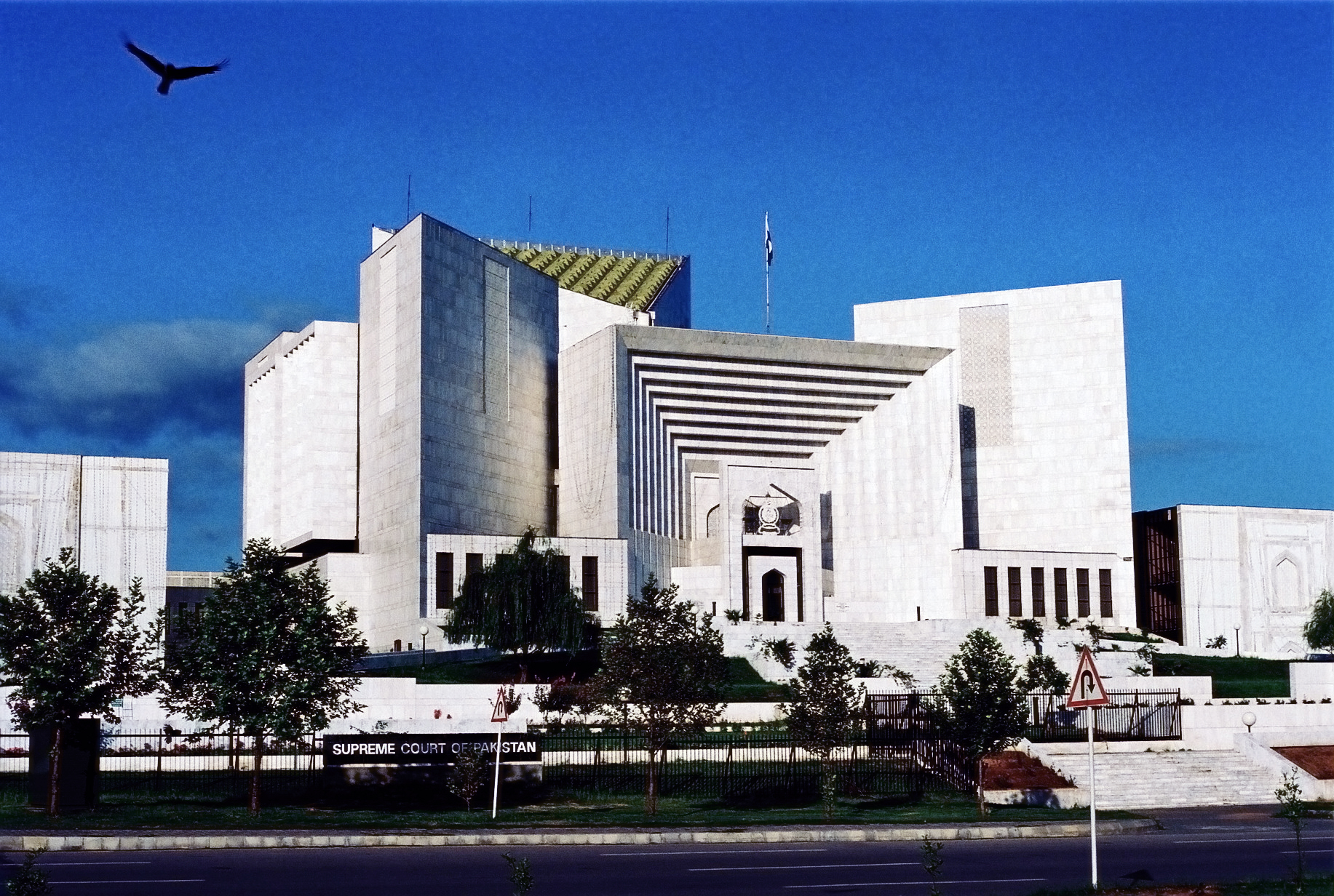 The Supreme Court of Pakistan building in Islamabad, whose August order on Imran Khan's medical assessment and family visits his son says has been ignored