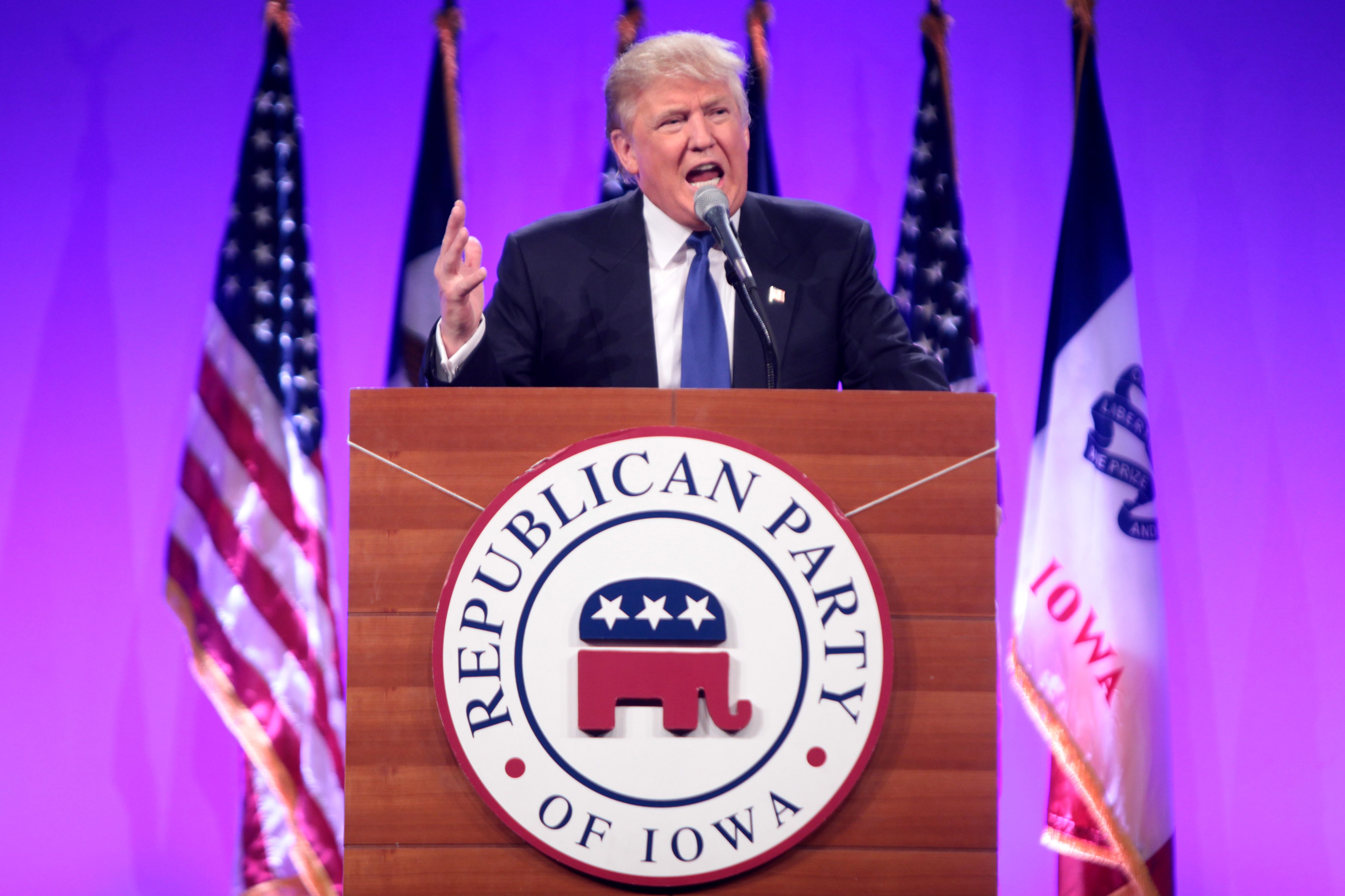 Trump Iowa rally Sioux City midterms — Donald Trump speaking at a Republican Party of Iowa podium in Des Moines, file photo
