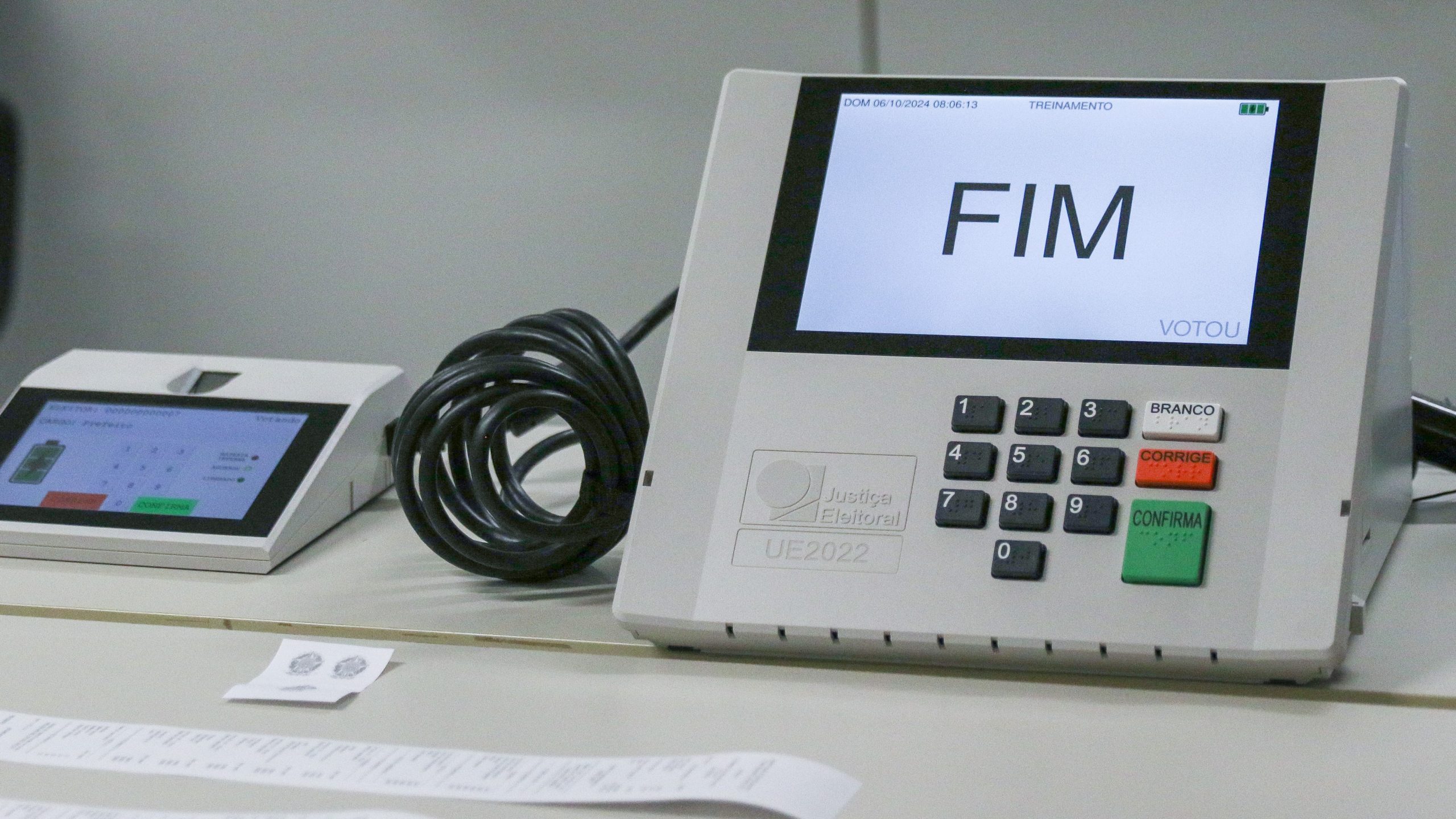 Brazilian electronic voting machine illustrating Brazil electronic voting same-day results