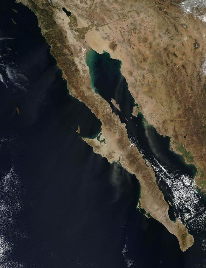 NASA satellite view of the Baja California peninsula and Gulf of California, showing the narrow land corridor crossed by Hurricane Polo
