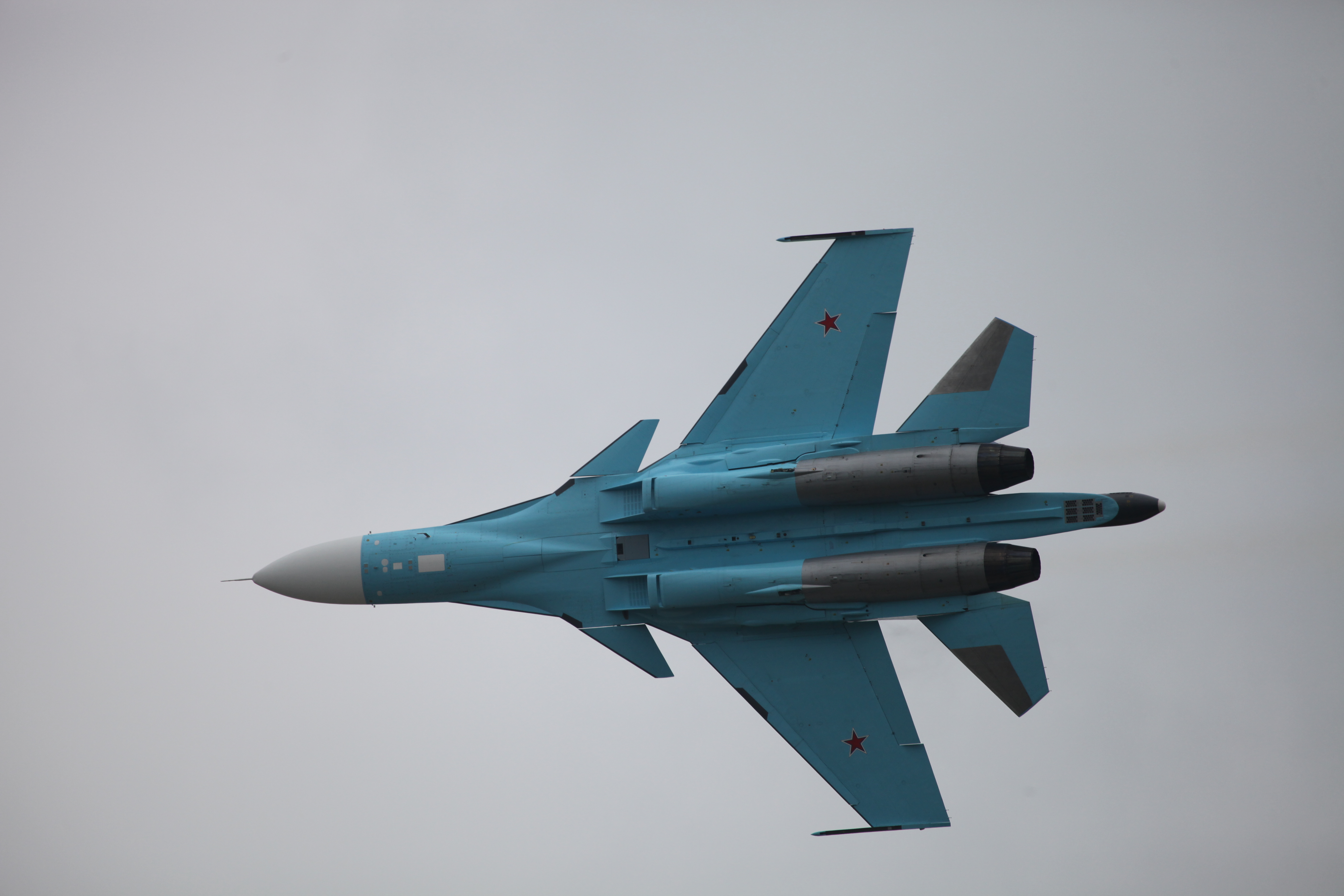 Su-34 fighter-bomber at MAKS airshow 2013, Su-34M fighter-bomber losses glide bomb aircraft