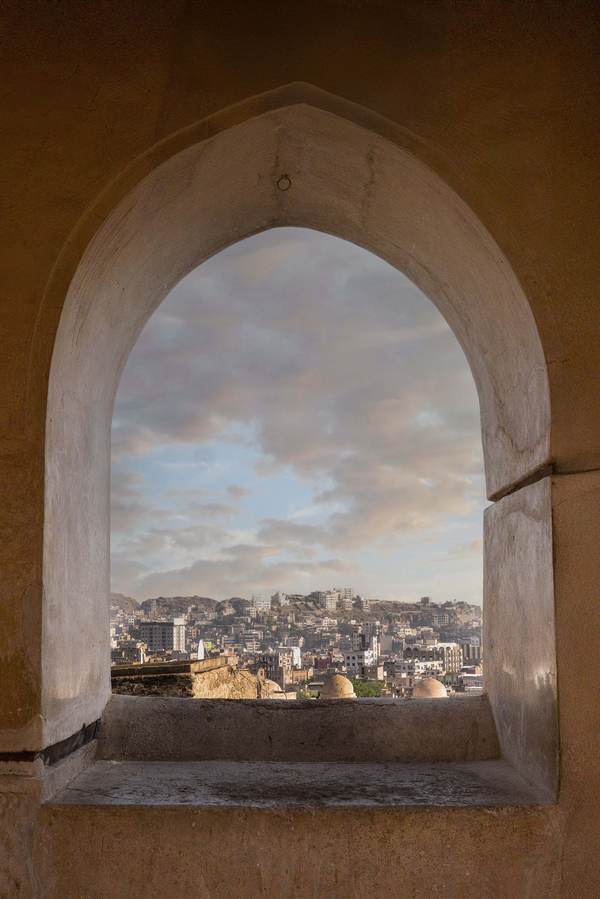 Old Taiz viewed from the Al-Ashrafiya school terrace — the October 2026 Yemen Taiz airstrikes centered on Yemen's third-largest city, home to many displaced people