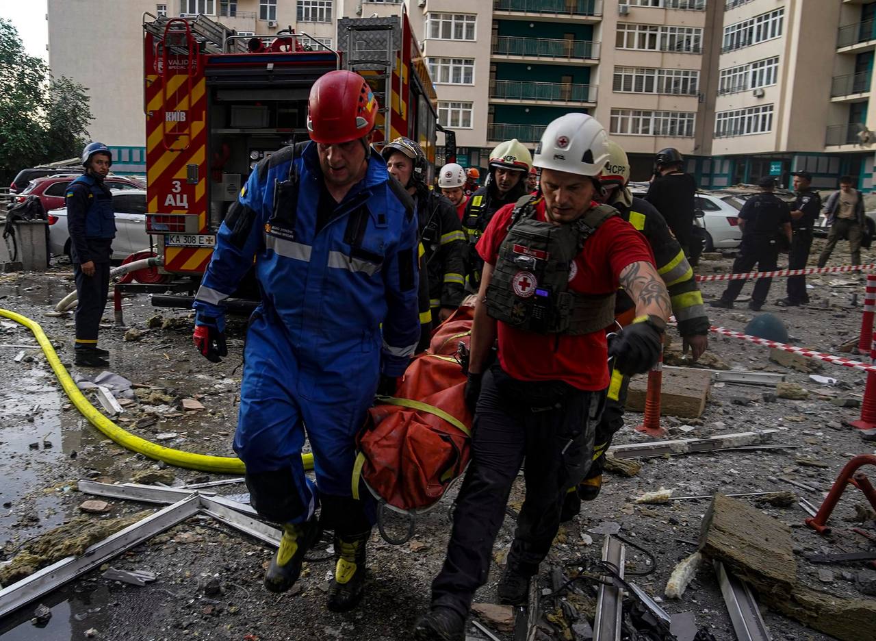 Damaged Kyiv buildings after a Russian missile attack — Russia drones strike Kyiv Ukraine aerial campaign