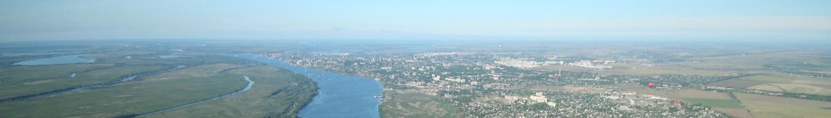 Aerial view of Kherson and the Dnipro River near Russian-occupied Oleshky, where Ukrainian drones delivered food and medicine in September 2026