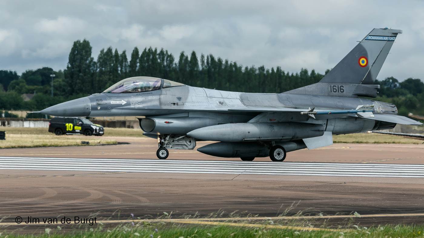Romanian Air Force F-16AM Fighting Falcon on a runway, file photo illustrating the September 23 border alert
