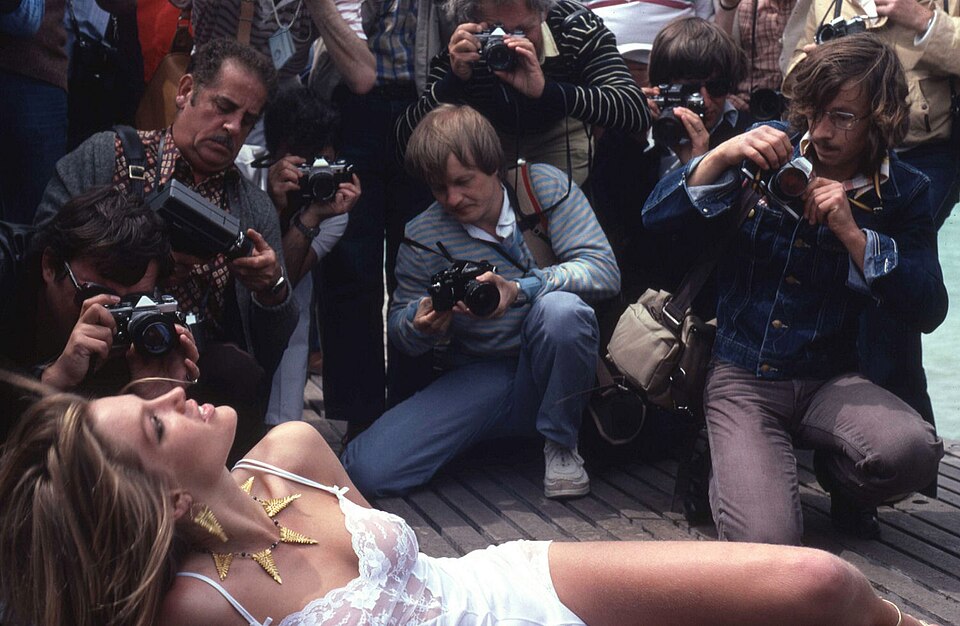 Press photographers crowding around a subject with cameras at the Cannes Film Festival in 1979 — file photo