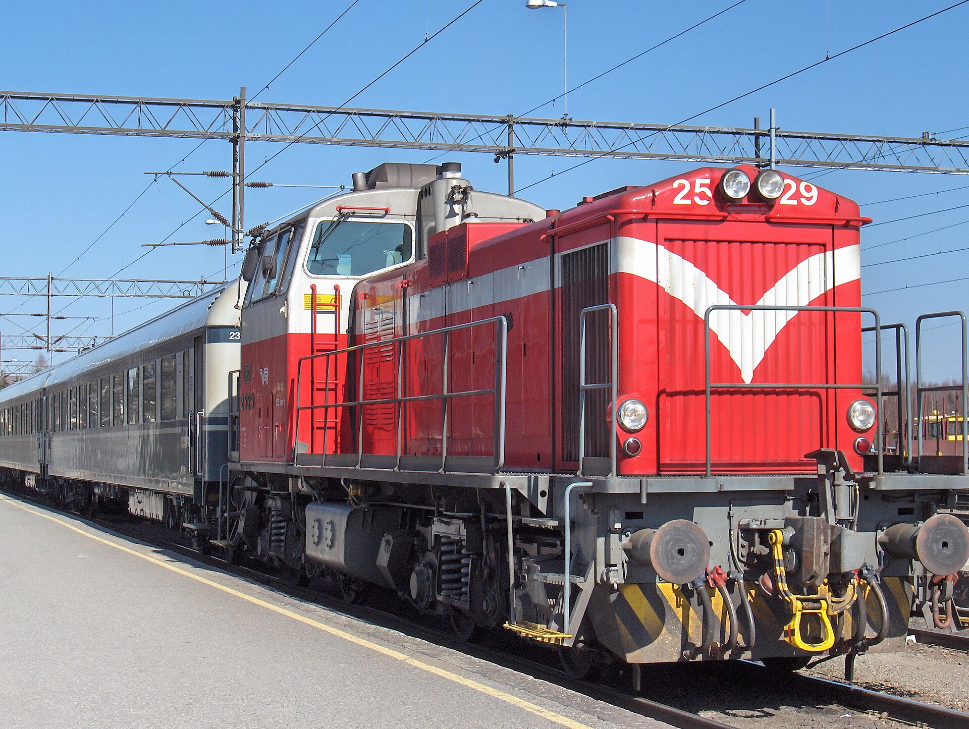 Finnish VR Dv12 diesel locomotive — Finland donates ten diesel locomotives to Ukraine