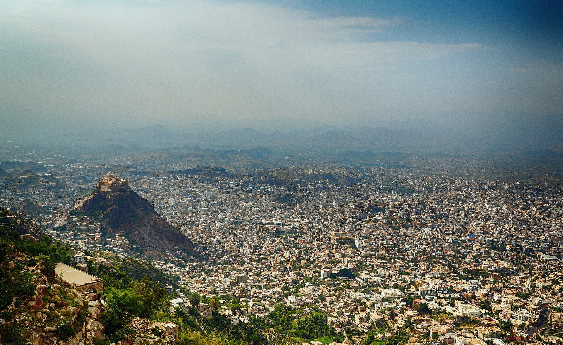 Taiz, Yemen's third city, spread across its valley beneath the surrounding heights — Houthi siege of Taiz file photograph