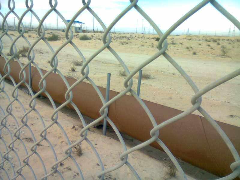 Oil pipelines crossing the Saudi Arabian desert, the overland architecture that feeds the East-West Crude Oil Pipeline to the Yanbu export terminal on the Red Sea.