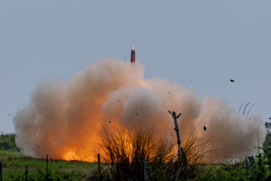 A U.S. Army MIM-104 Patriot missile battery fires during an exercise — the air-defense system Washington is rushing to Saudi Arabia and Qatar