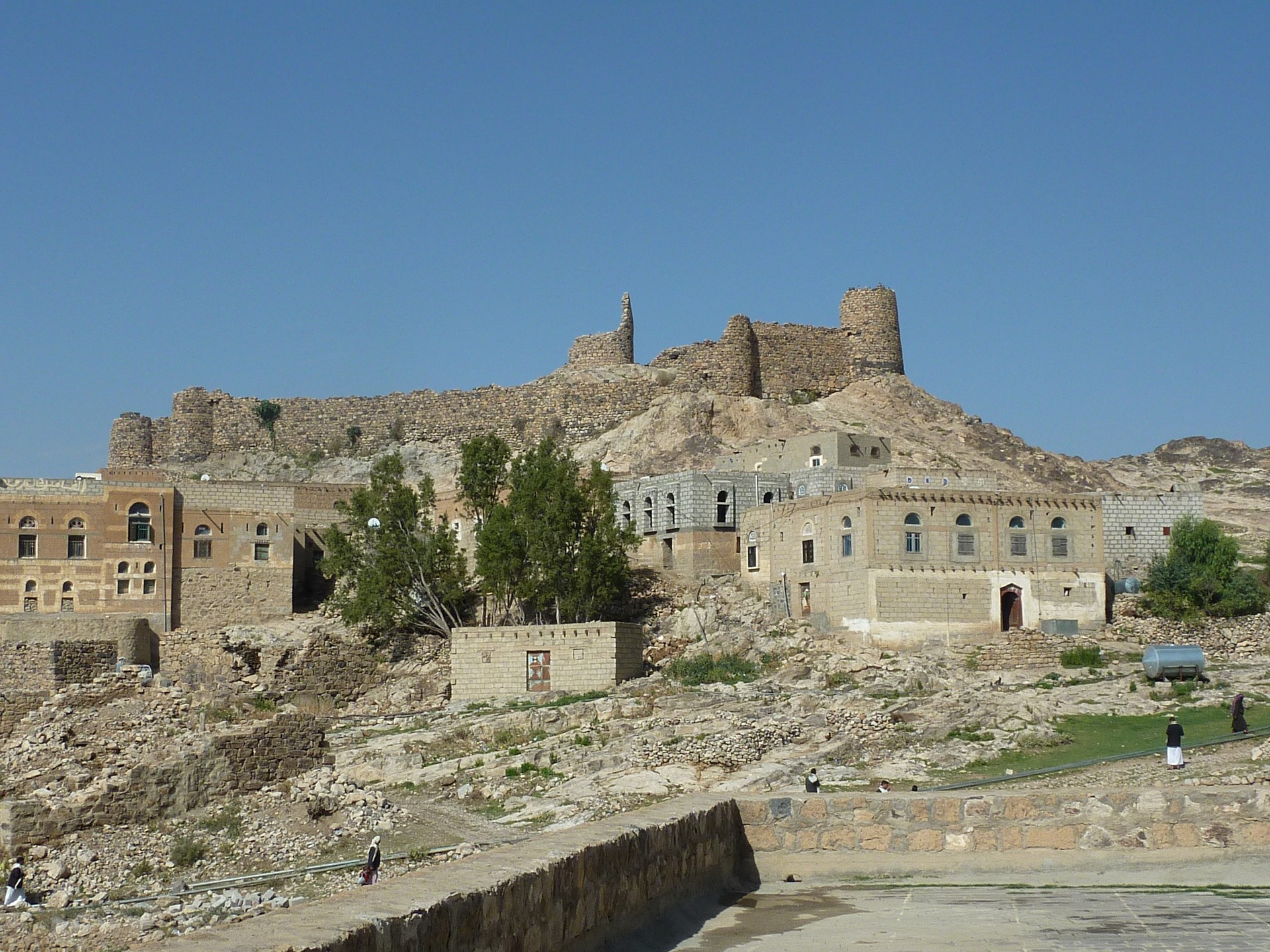 Stone houses and an old hilltop fortress in Yafaa, a village in Dhamar province, Yemen, archive photo