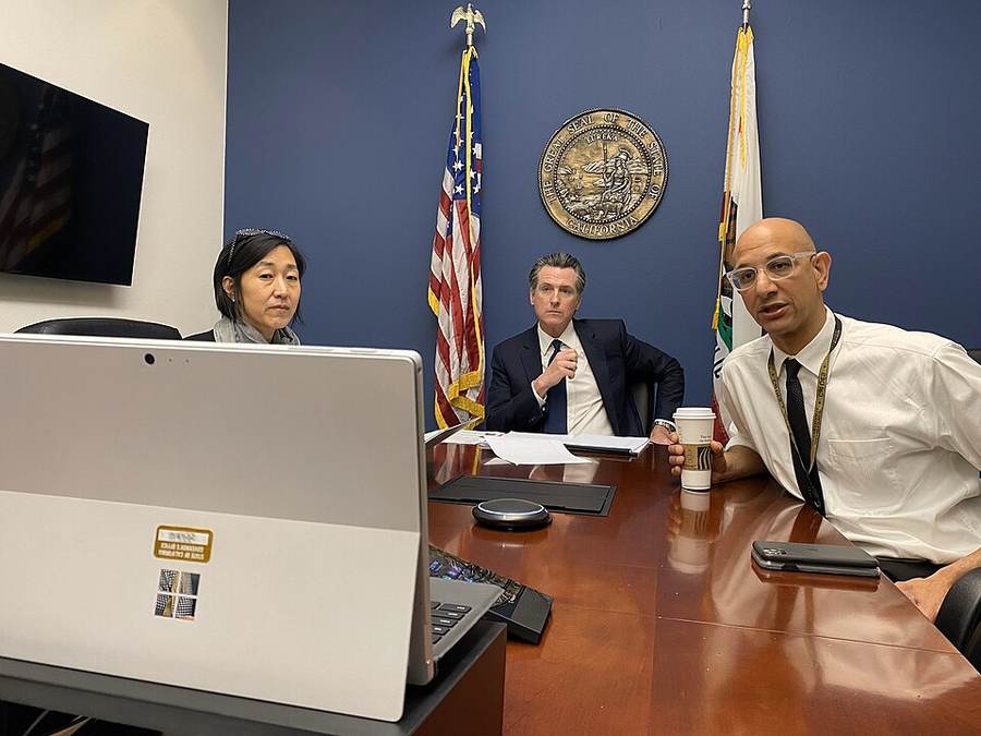 Gavin Newsom meets scientists and physicians at a public policy event