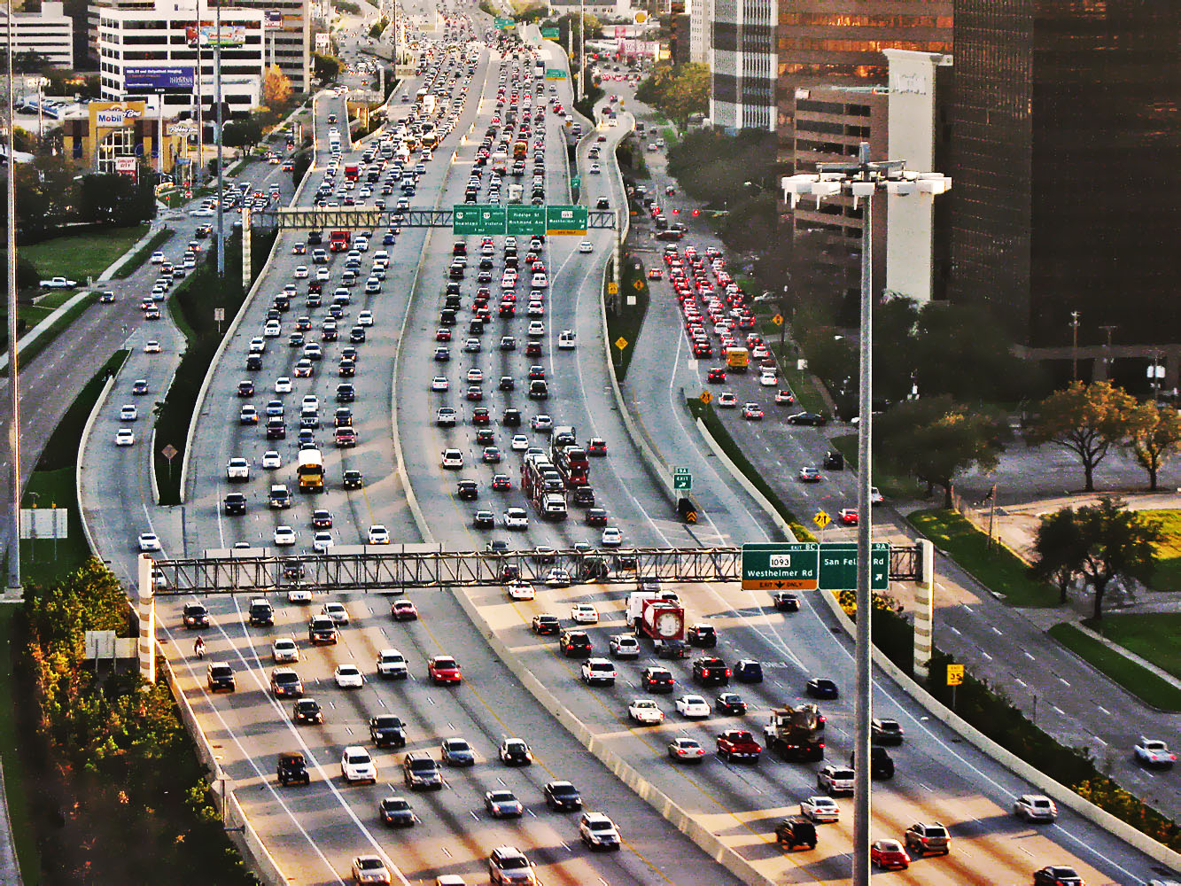 Rush-hour traffic on a U.S. highway — reliance on private vehicles and long driving distances are why US consumers pay the most for Iran war fuel price spikes