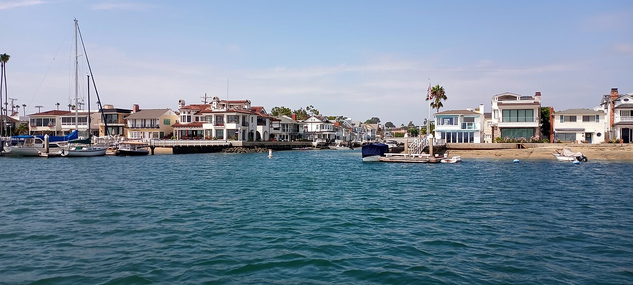 Waterfront homes on the Grand Canal at Balboa Island in Newport Beach — California king tides flooding risk to low-lying harbour homes