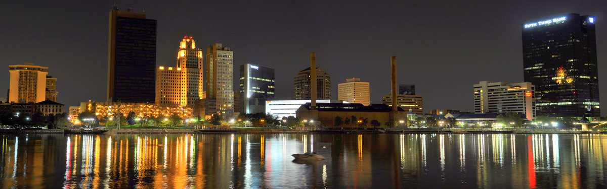 Toledo chemical leak shelter in place — Toledo, Ohio, skyline at night