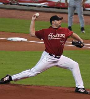 Roger Clemens pitching in 2005