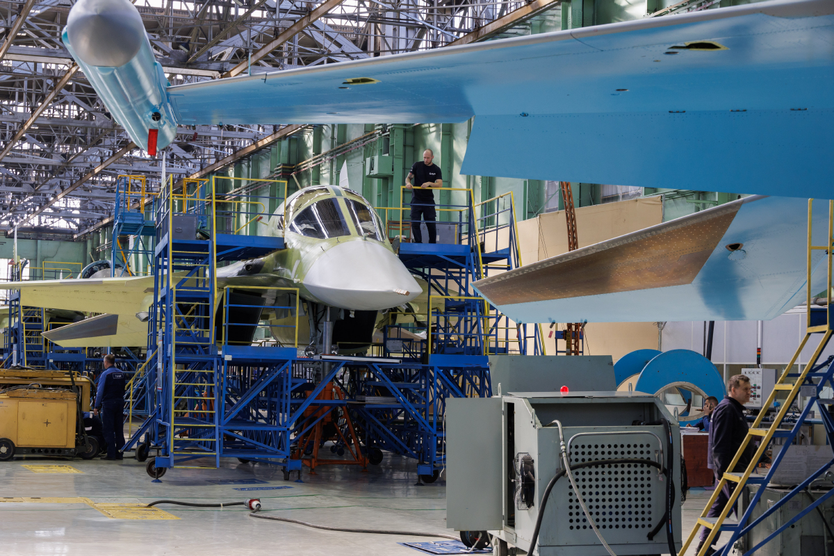 Su-34 airframes on the assembly line at the Chkalov plant in Novosibirsk — how many Su-34s has Russia lost against slow production