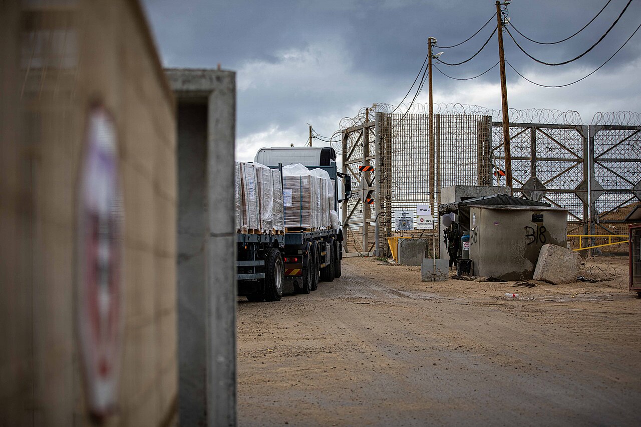 Humanitarian aid staged at the Zikim crossing into northern Gaza — Gaza humanitarian aid blocked during the October 5 and 7 closure days
